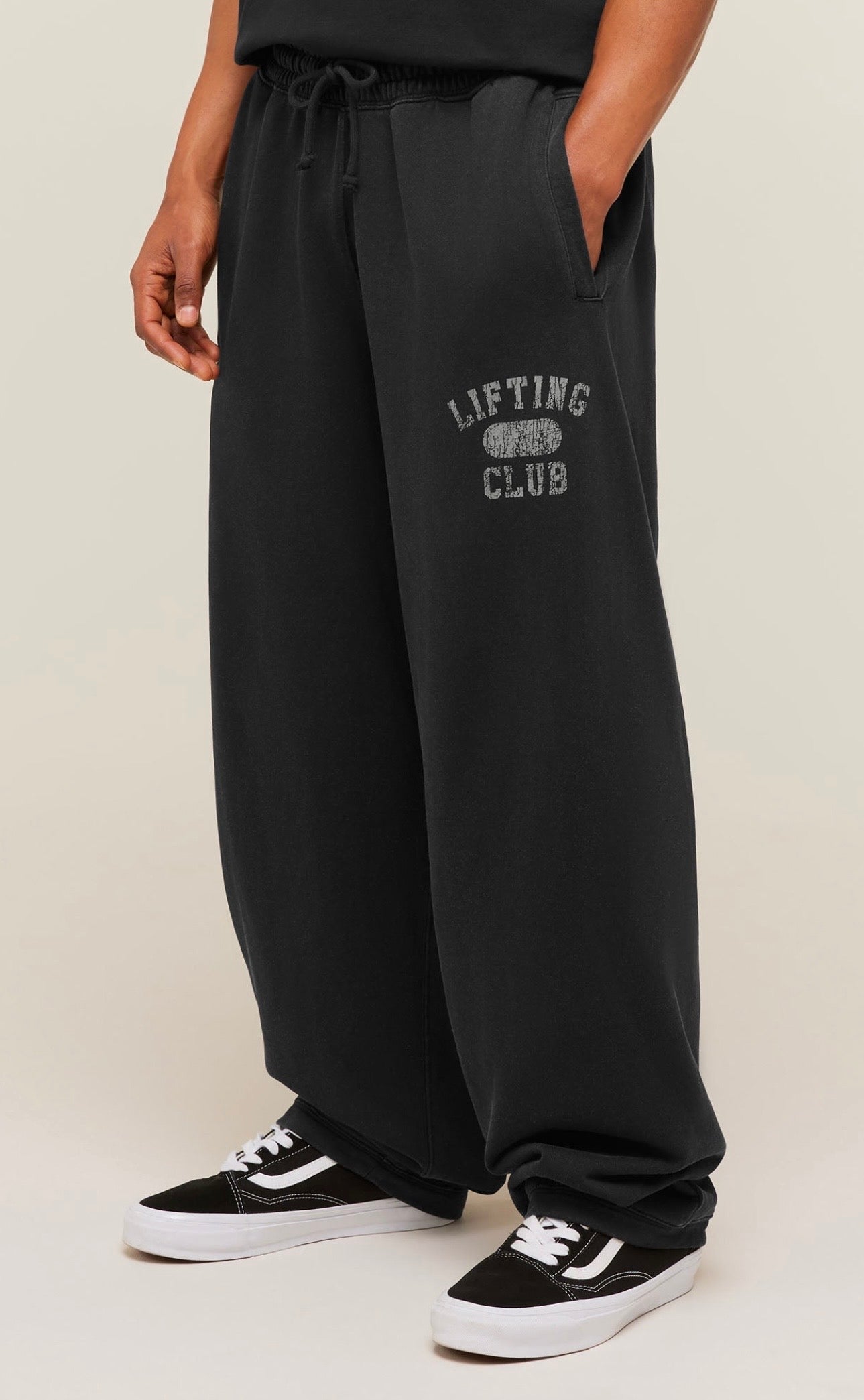 GYMSHARK RETRO COLLEGIATE GRAPHIC WIDE LEG PANTS (BLACK)