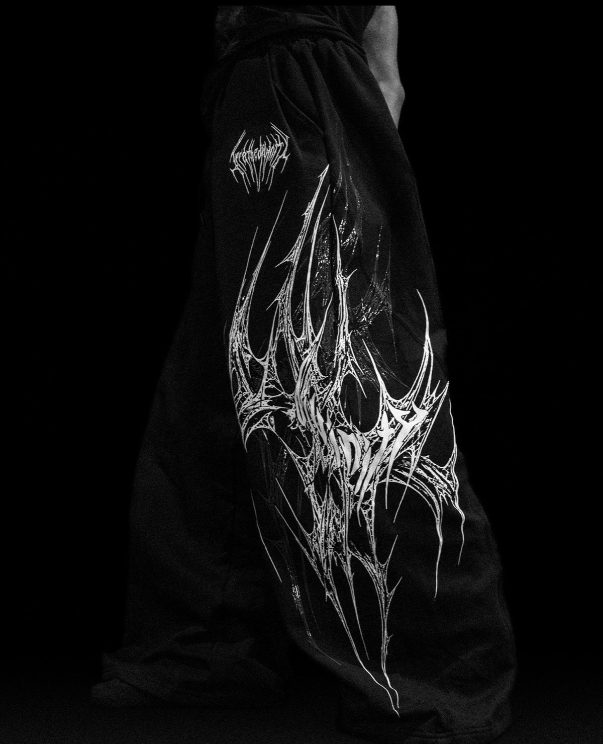 WEBBED VENOM TEXTURE UNCUFFED SWEATPANTS (VOID BLACK)