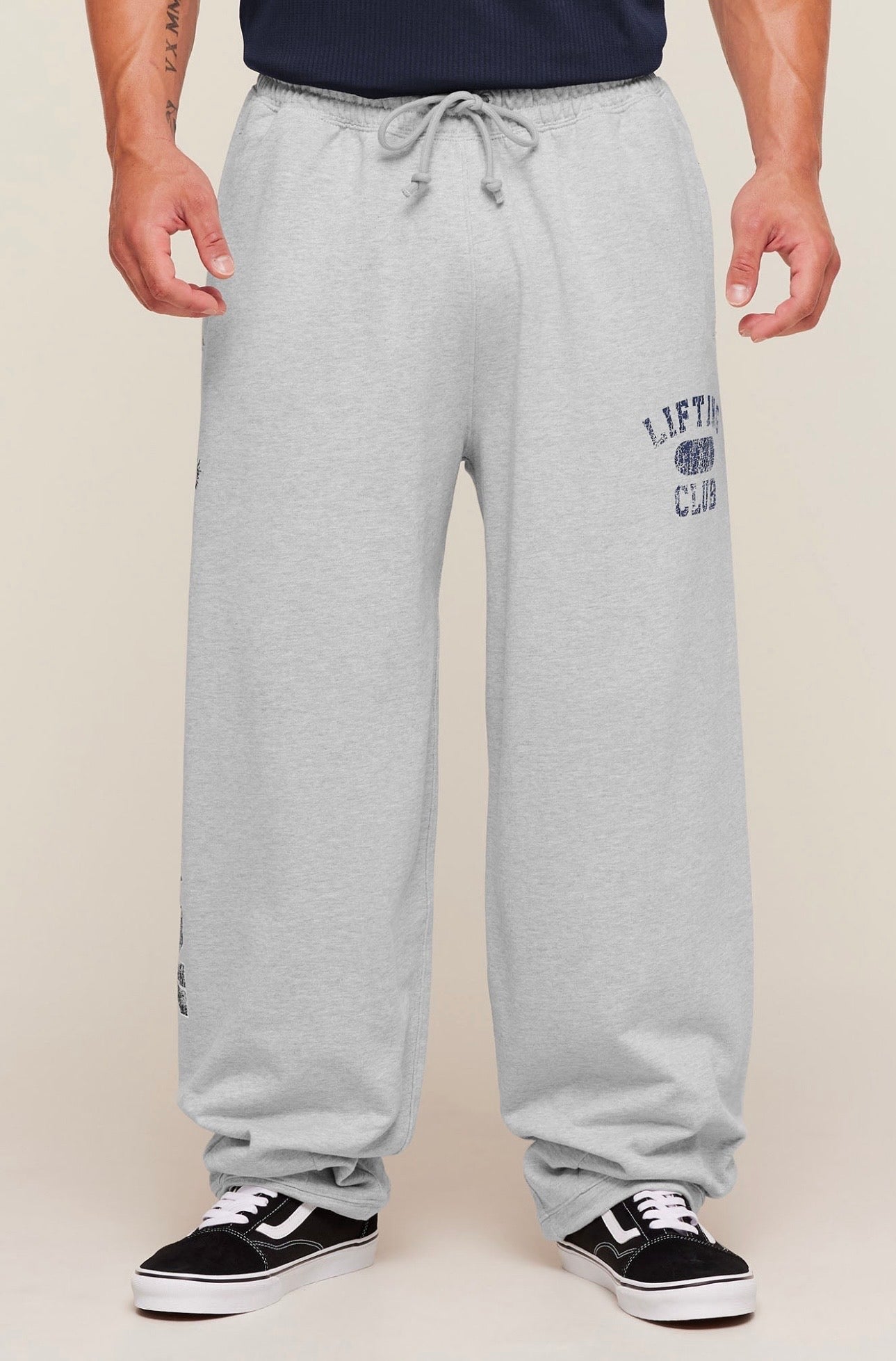 GYMSHARK RETRO COLLEGIATE GRAPHIC WIDE LEG PANTS (GREY)