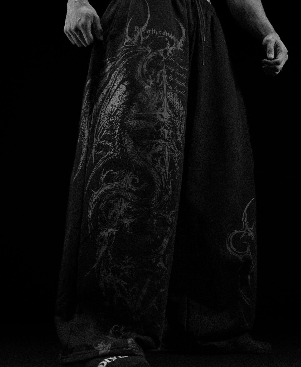 DRACONIAN UNCUFFED CARGOS (DARKNESS)
