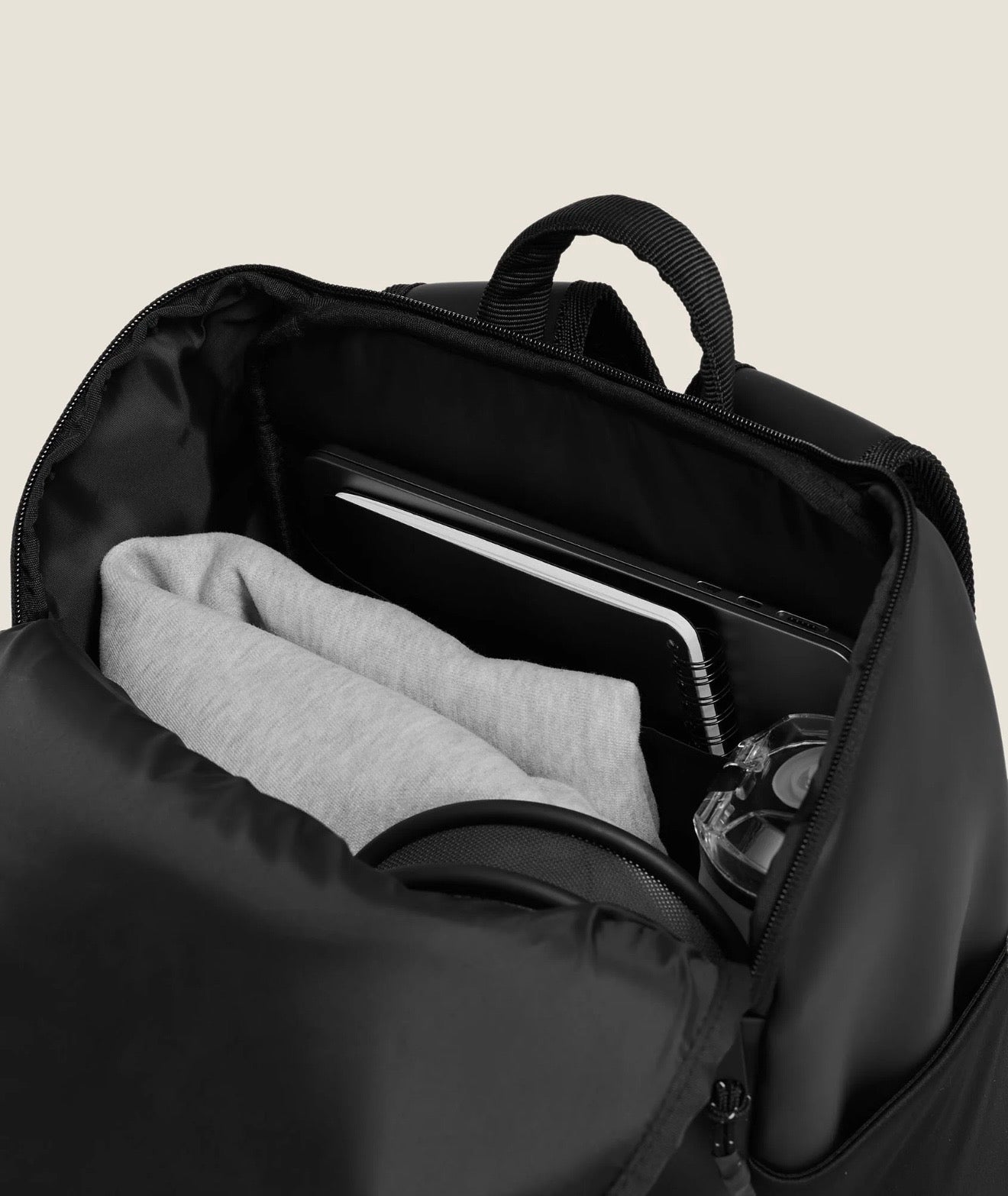GYMSHARK SMALL SLEEK BACKPACK (BLACK)