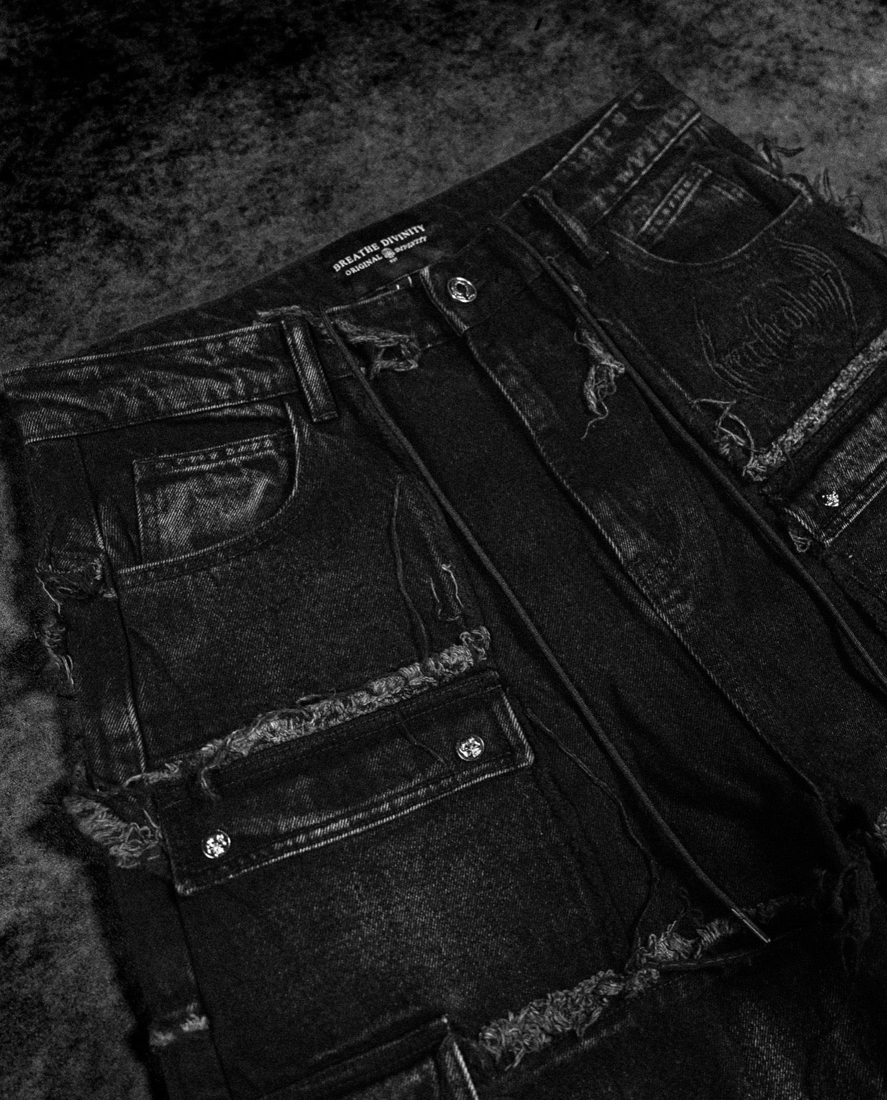 OVERSIZED DISTRESSED DENIM CARGO JEANS (ALLOY WASH)