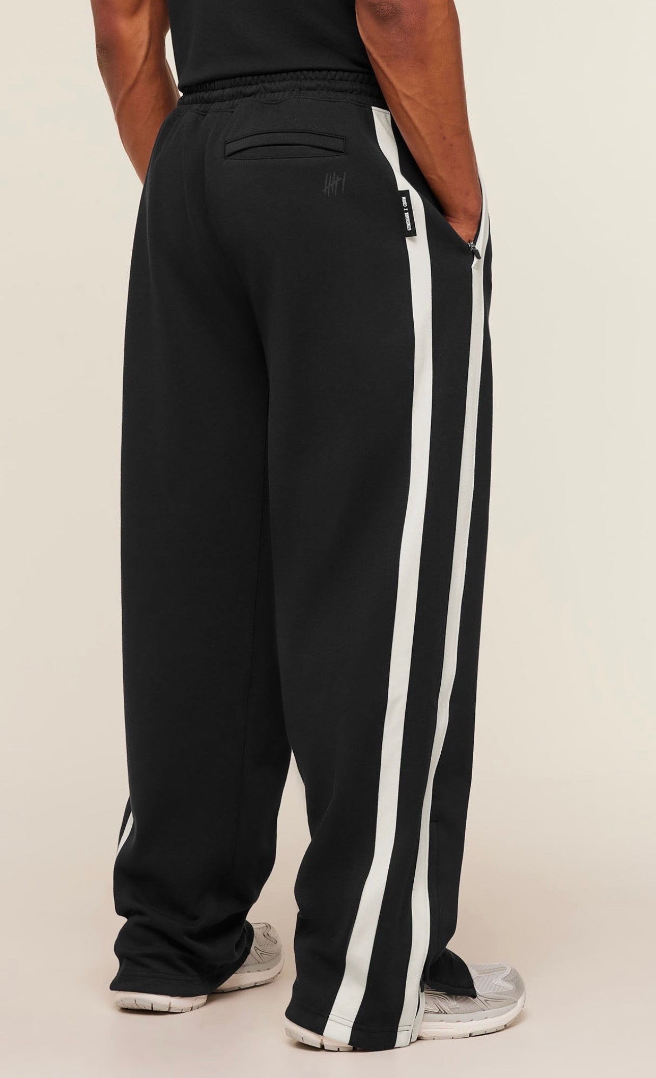 GYMSHARK X CBUM STRAIGHT LEG JOGGER (BLACK)