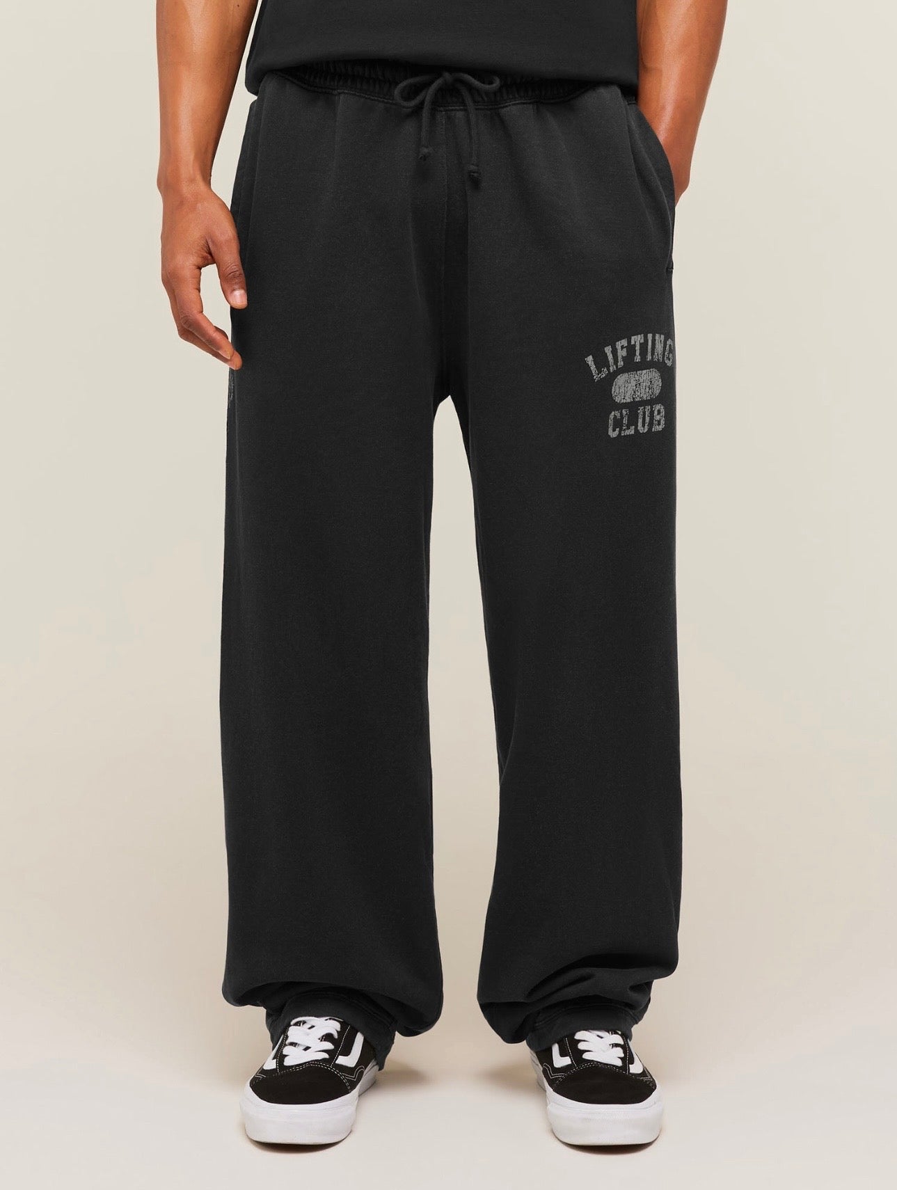 GYMSHARK RETRO COLLEGIATE GRAPHIC WIDE LEG PANTS (BLACK)