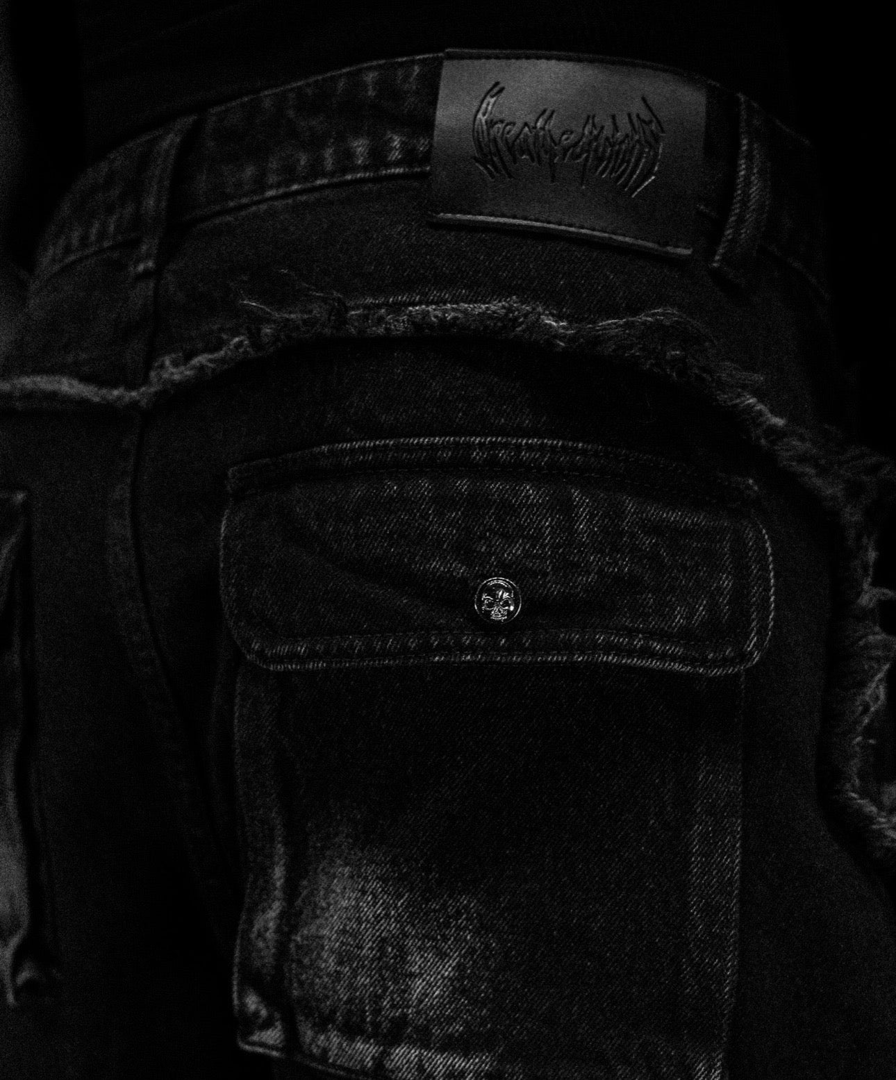 OVERSIZED DISTRESSED DENIM CARGO JEANS (ALLOY WASH)