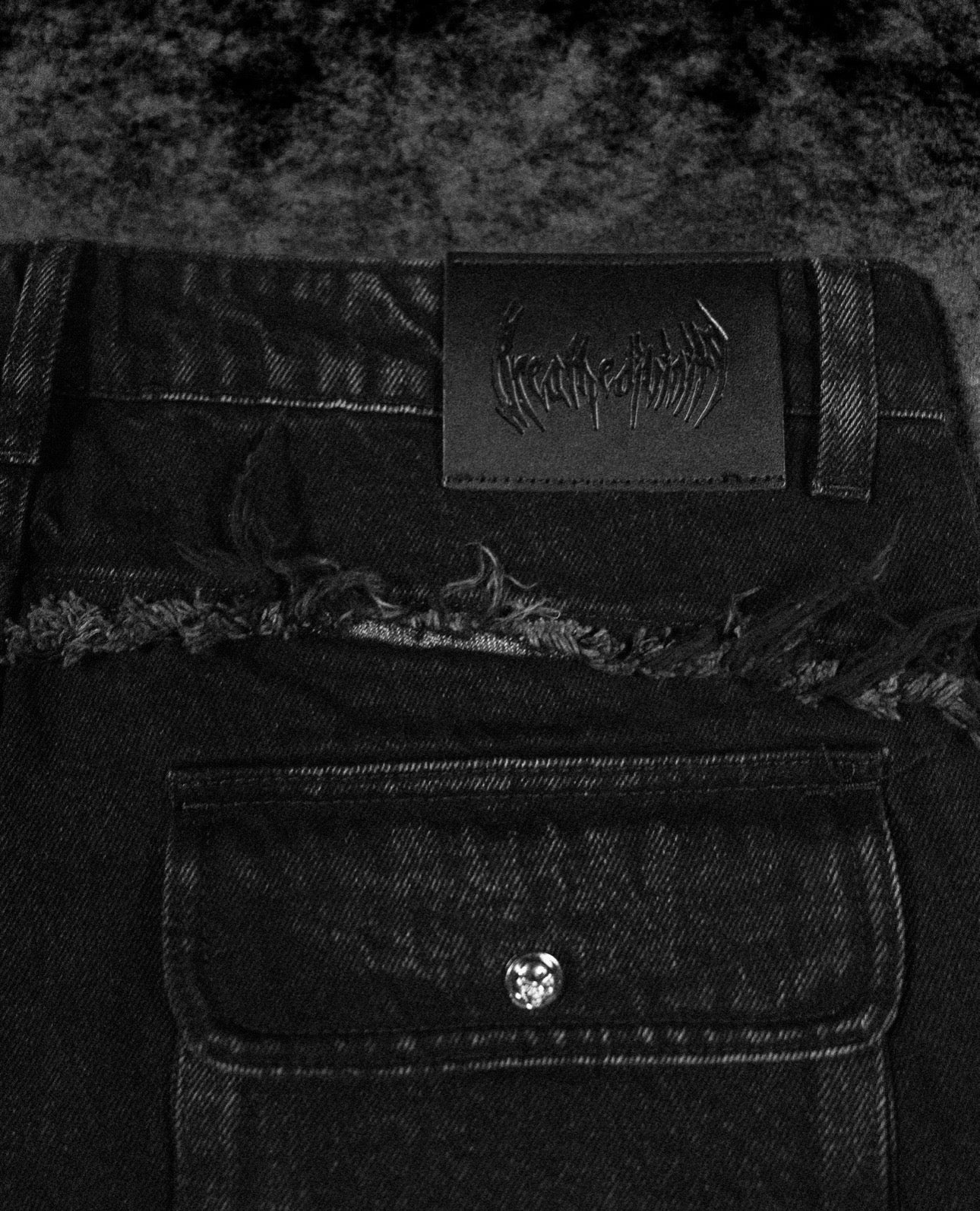 OVERSIZED DISTRESSED DENIM CARGO JEANS (ALLOY WASH)