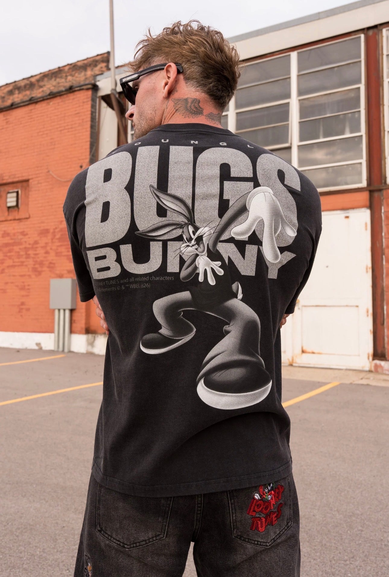 LOONEY TUNES VINTAGE TEES-4291 (BUGS BREAKDANCE)