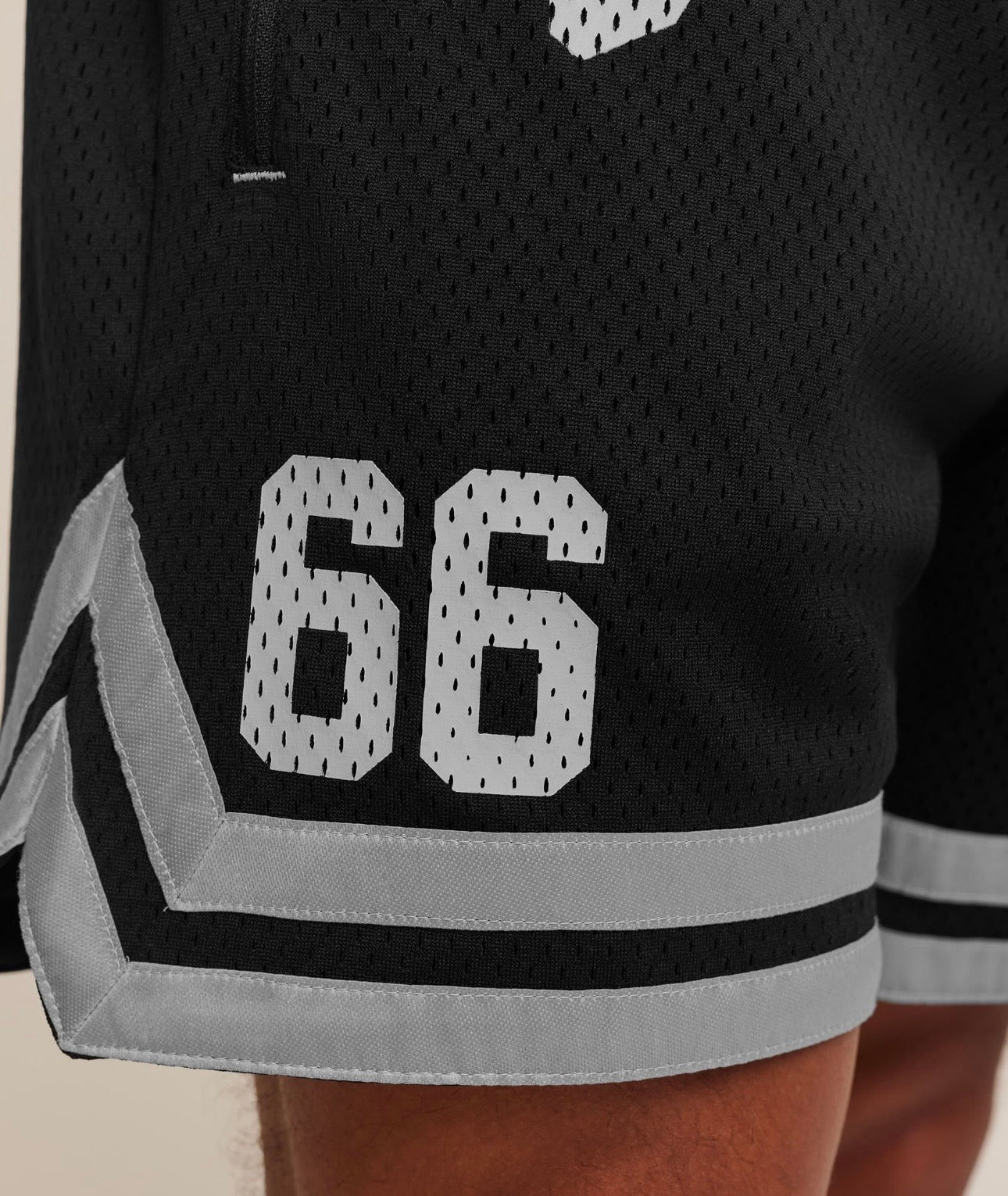 GYMSHARK VARSITY MESH SHORT (BLACK)