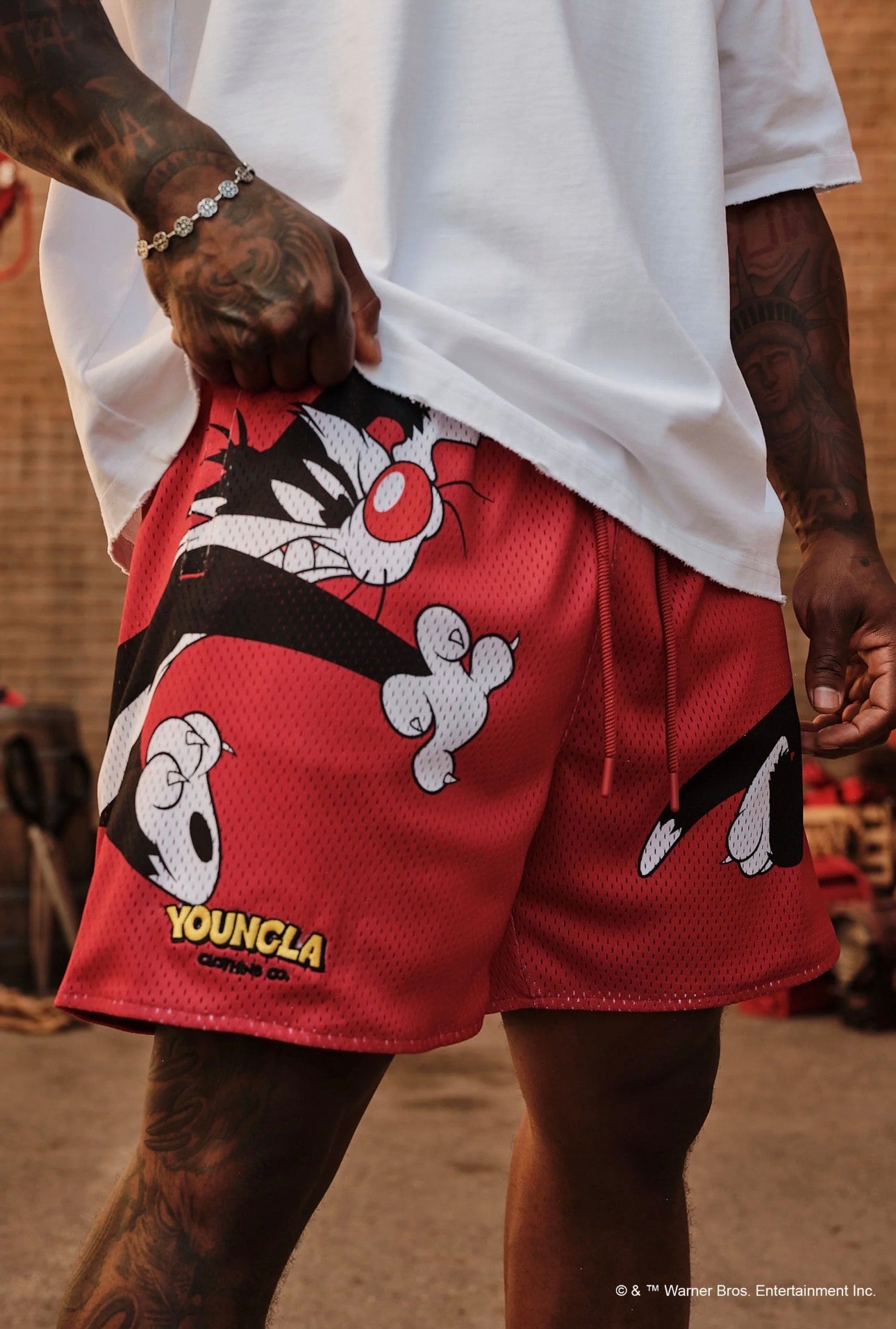 LOONEY TUNES BASKETBALL SHORTS-1098 (RED)