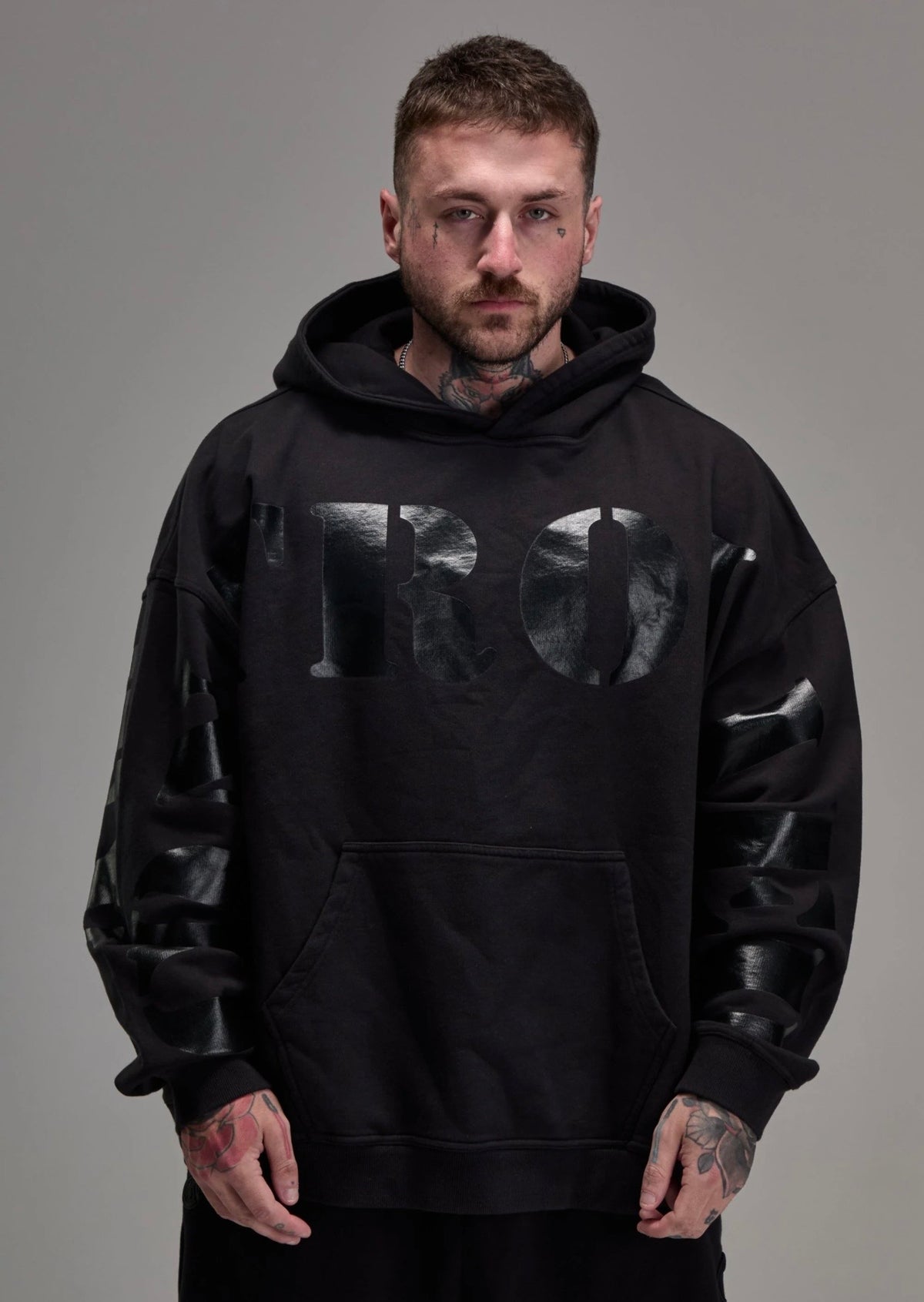 BLACKOUT PULLOVER