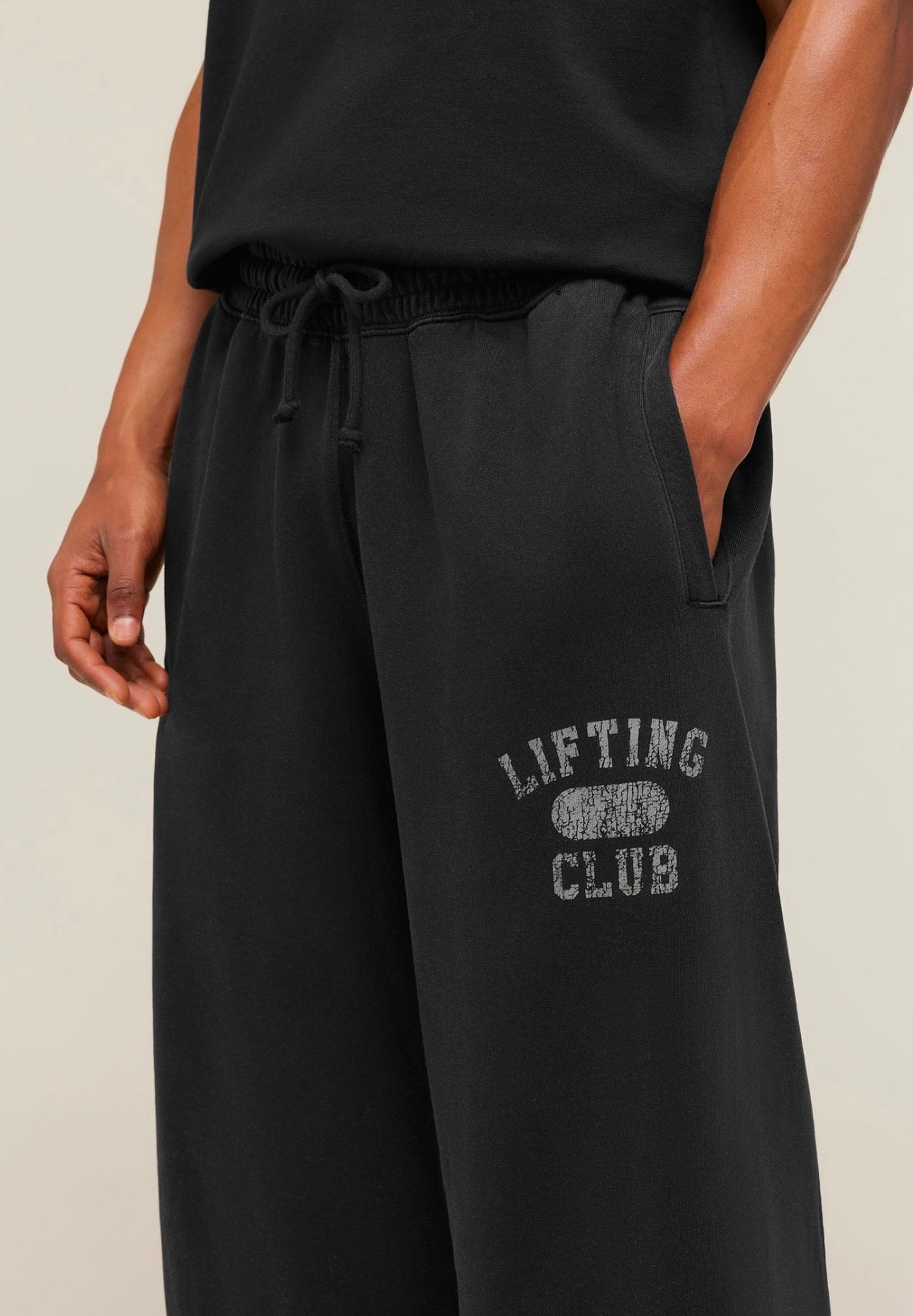 GYMSHARK RETRO COLLEGIATE GRAPHIC WIDE LEG PANTS (BLACK)