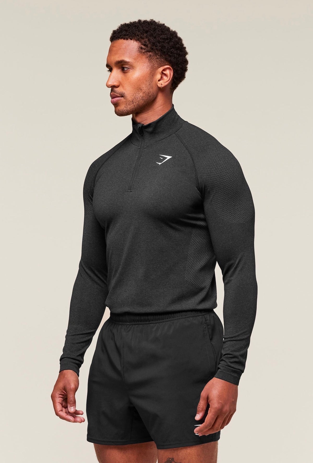 GYMSHARK VITAL SEAMLESS 1/4 ZIP UP (BLACK/SILHOUETTE GREY)