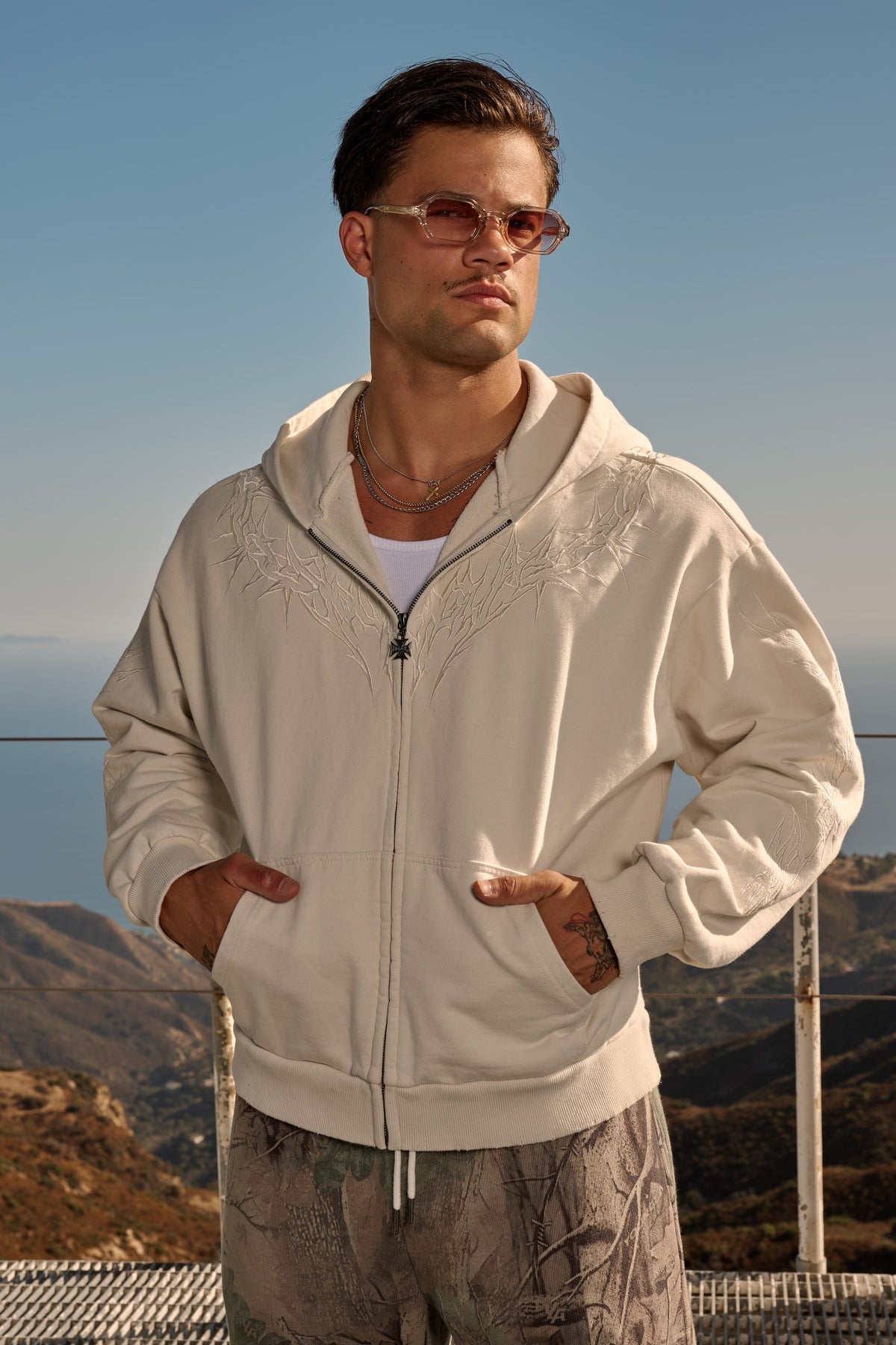 VENGANCE ZIP-UPS-5228 (OFF-WHITE)